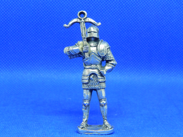 Suvenir FIGURA, metal, 58 mm, srpski srednjevekovni vitez sa samostrelom